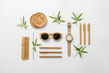 Nye bambus produkter i friske naturfarver, minimalistisk flat lay på lyst skandinavisk underlag – Nye Produkter | BIBAMBUS