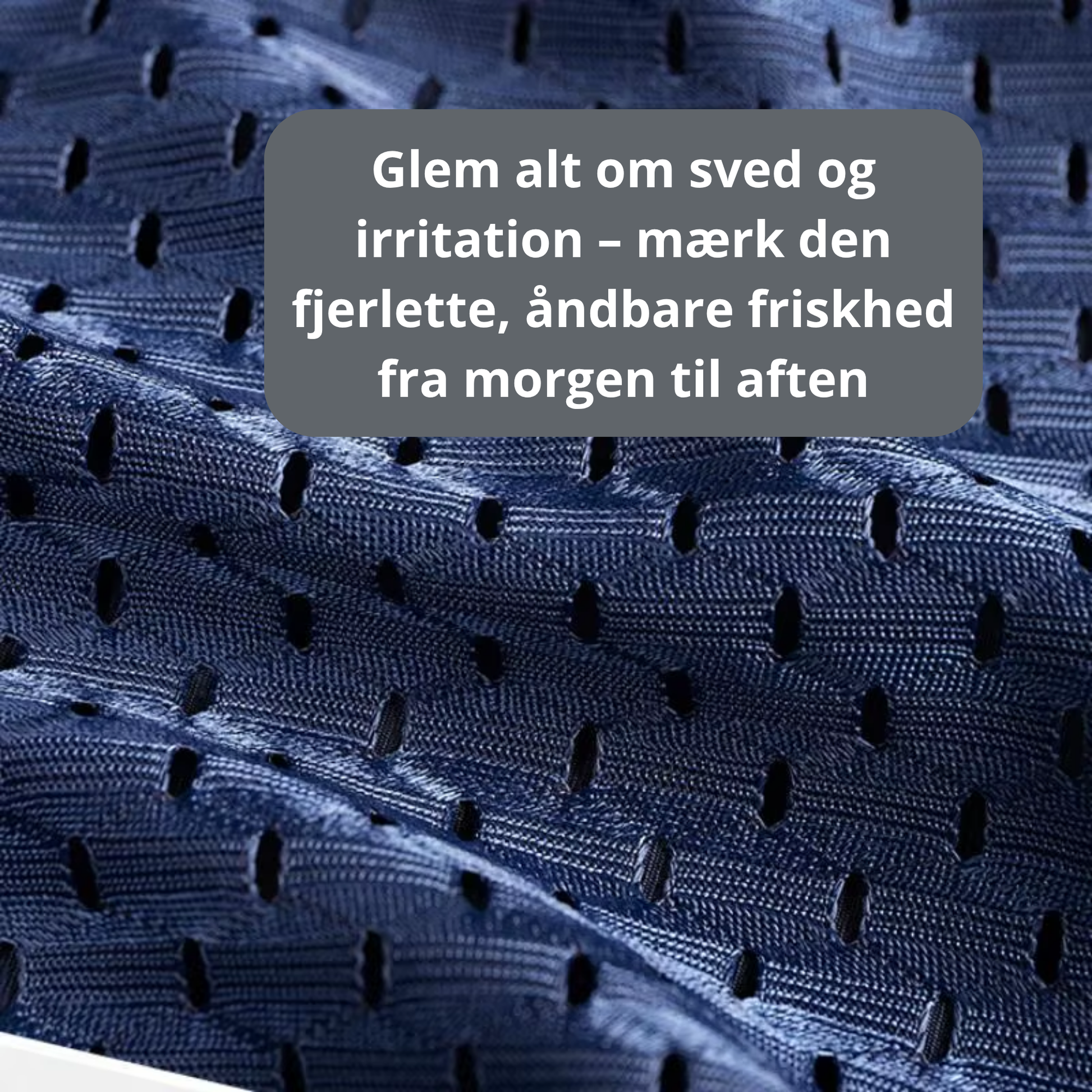 Nærbillede af marineblåt bambus mesh-stof med teksten "Glem alt om sved og irritation – mærk den fjerlette, åndbare friskhed fra morgen til aften" – åndbart og svedtransporterende bambusviskose til herreundertøj – Bambus Underbukser | BIBAMBUS 'My Private Bamboos'