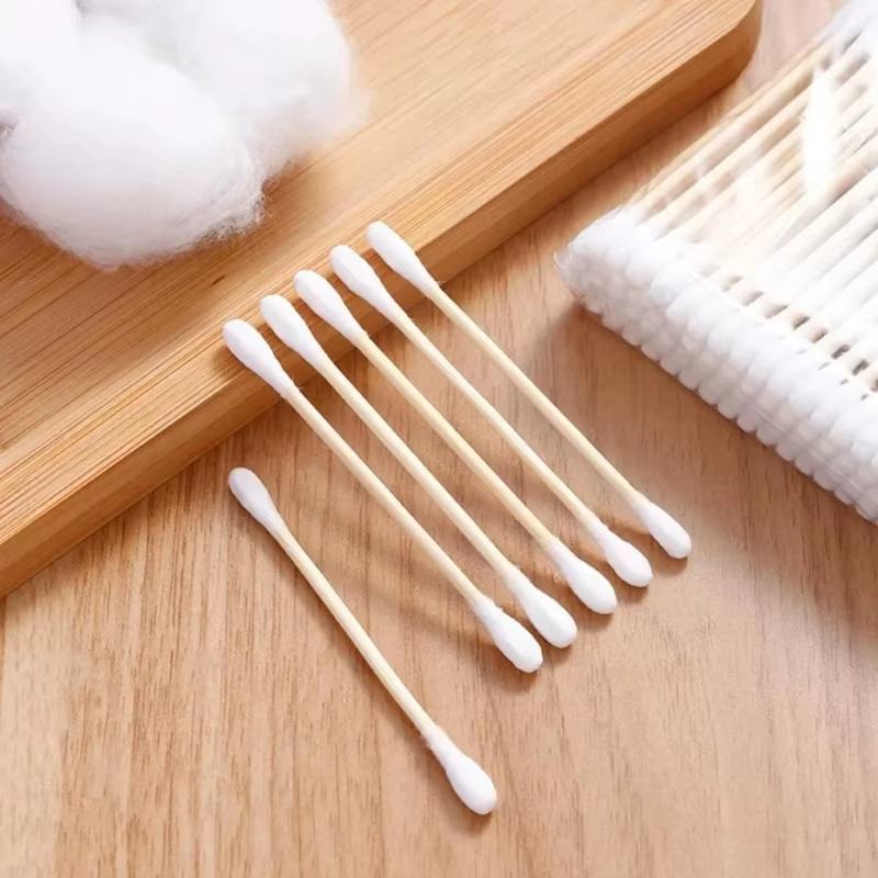 Bambus ørepinde i bulk-pakker stablet på hvid baggrund – Bambus Ørepinde | BIBAMBUS 'Clean Cotton Bamboo'